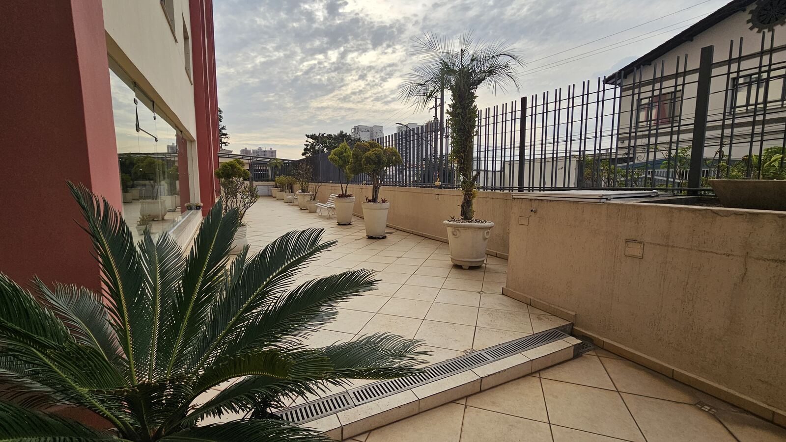 Terraço e área comum do condomínio